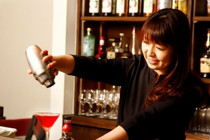 エルダーフラワーや季節のフルーツを使った体に優しいカクテルを