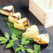 おすすめNo.1。カマンベールチーズを西京味噌に漬け込んで、炭火で焼いた一品です。