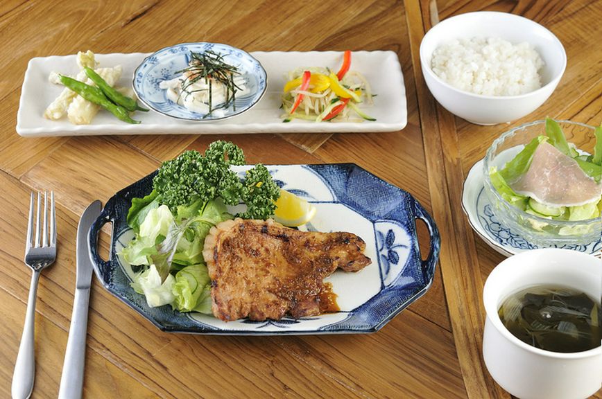 肉と野菜をバランスよく『定番セット　豚肩ロース味噌漬け焼き』
