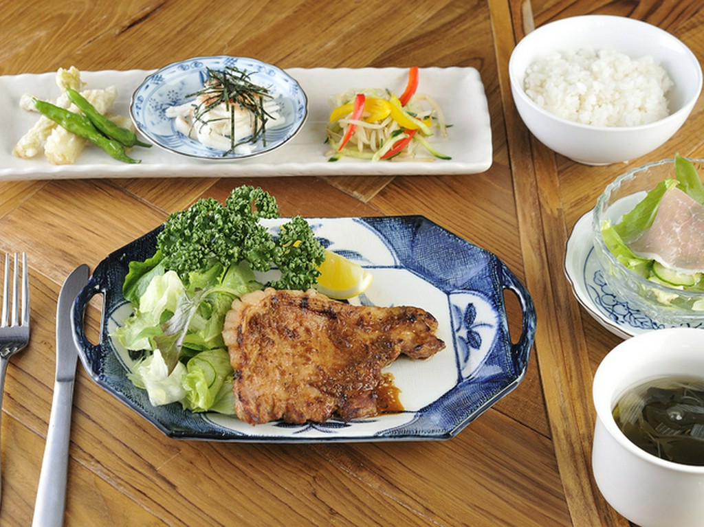 肉と野菜をバランスよく『定番セット　豚肩ロース味噌漬け焼き』