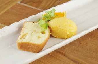 季節ごとの旬の果物を使用『シャーベット』