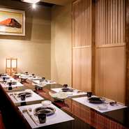歓送迎会におすすめの個室席を各種ご用意しております。
2.5時間飲み放題付きのコース5,000円～。
是非ご利用ください。
