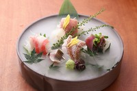 ご来店の度にお楽しみ頂けるよう
主に館山の新鮮な魚を直送で!!
是非当店自慢のお刺身をご堪能下さい!