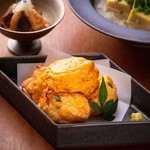 季節ごとに中身が変わるさつま揚げでございます。本物のさつま揚げの味を是非ご堪能くださいませ。