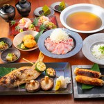 漁港直送鮮魚と野菜の原始焼き盛り合わせや千葉県銚子産金目鯛のしゃぶしゃぶをお楽しみいただけます。