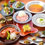 国産本鮪希少部位と野菜の原始焼き盛り合わせやあんこう鍋をお楽しみいただけます。