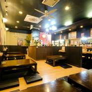 ゆったりとくつろげる掘りごたつ席がメインの店内は、20名以上で貸切での利用が可能。最大24名までの宴会に対応してもらえます。予算に合わせて飲み放題付きコースの設定もでき、各種宴会にお誂え向きです。