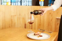 その日のお料理に合わせてソムリエがご提案させていただきます。
(スパークリング、デザートワインを含む全８杯構成です)
※ワインの量は調整可能ですので、お気軽にお申し付けください。