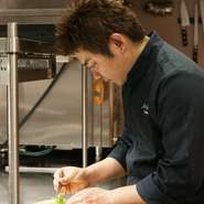 いつもより上質の食事と空間をお客様に楽しんでいただけるように、素材選び、技術、ゆったりとした空間作りなどに力を入れています。日常生活を忘れて、美味しい料理を味わっていただくことが重要です。