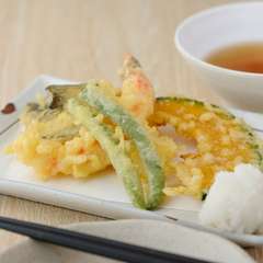 3種の塩と温かい天だしで頂く、揚げたて天ぷらの盛り合わせ『天ぷら5種盛』
