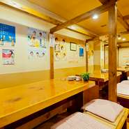 女性にうれしいヘルシーなメニューも豊富。木の温もりがあたたかい店内は、居心地がよく、くつろぎながら食事とお酒、おしゃべりを楽しめます。もちろん、お酒が得意でない方にはソフトドリンクの用意も。