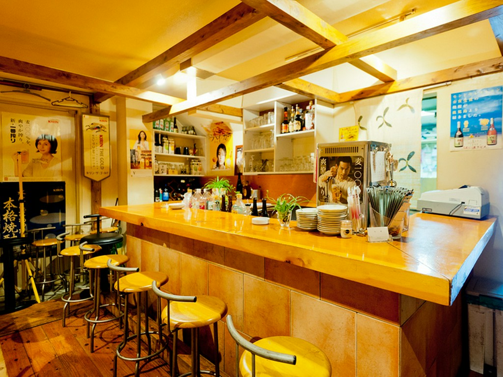 リラックスした雰囲気でひとりでも気兼ねなく過ごせる