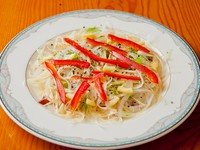 新鮮野菜たっぷり＆レモンが入って爽やかな風味で女性にも人気の『たこのカルパッチョ』
