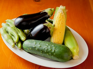 料理人が厳しい目で選んだこだわりの旬の野菜を使用　