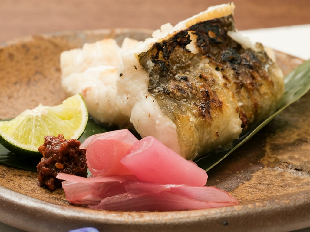 炭火で焼いた、外はカリッと中はふわっとジューシーな『あなごの白焼き』