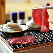 歴史の趣感じる建物のなかで旬の素材をシンプルに美味しくいただける、至福のひと時。「野口英世青春通り」などの名所も近いので、会津若松デートの際はぜひお立ち寄りを。
