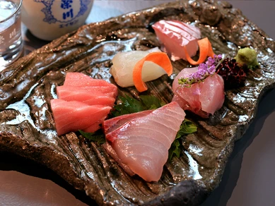 選りすぐりの旨い魚を贅沢に『全国4港から契約船直送　厳選鮮魚盛り5種盛り』