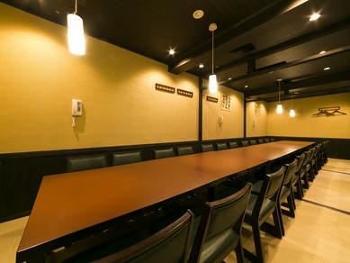 仕切りに使われている襖を外し、三部屋を一つの個室にして