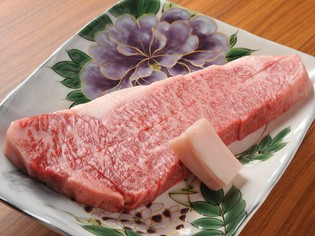 「漢方和牛」の脂は、さらりと溶ける味わいが特徴