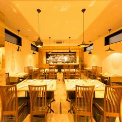 スタイリッシュなオープンキッチンのおしゃれ空間