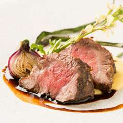 とろける旨さ《島根県出雲産かつべ牛”飛び級”入荷！》３種の胡椒で！