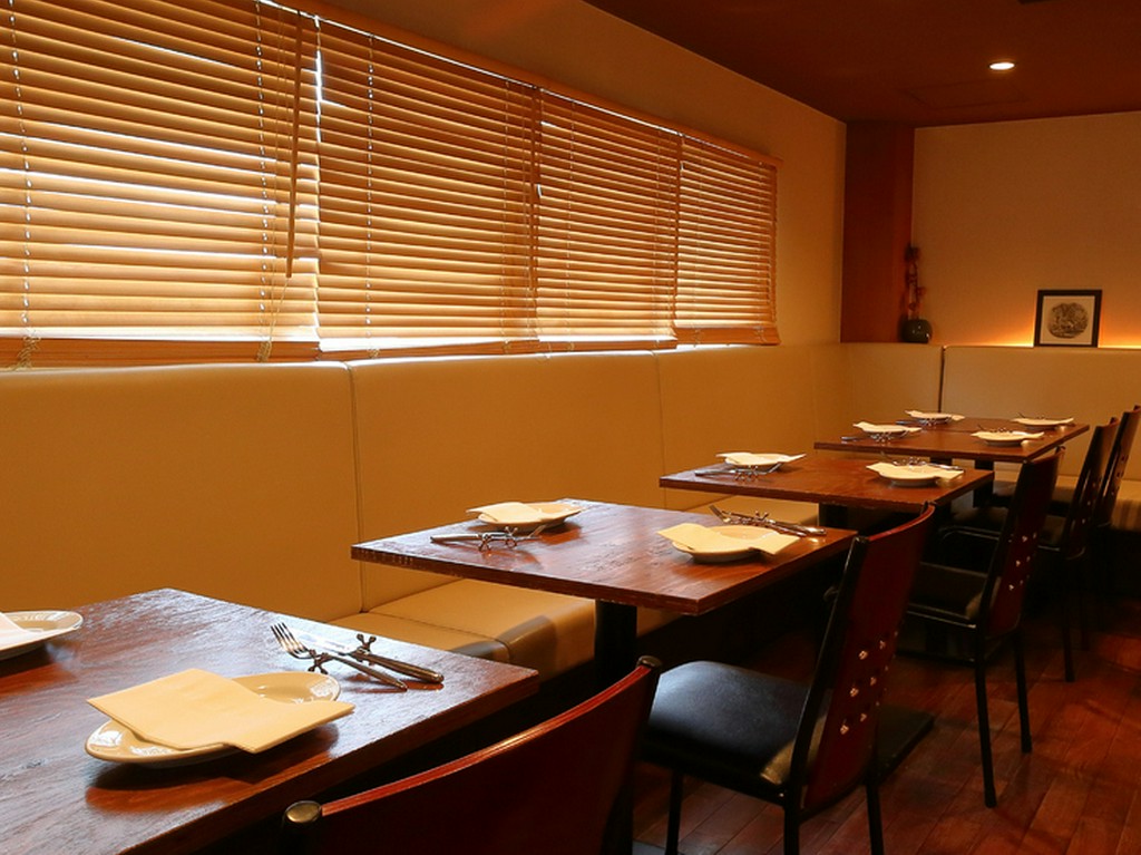 ブラウンを基調とした、とてもシックで落ち着ける空間