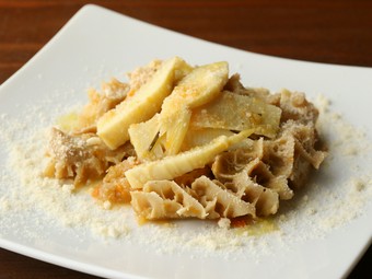 季節の食材を堪能する『トリッパと筍の煮込み　ごく軽いトマトソース』