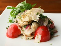 上ミノをタイム、セージ、ローズマリーなどのハーブとニンニク、EXバージンオイルでマリネ。爽やかなサラダ仕立てにしました。