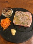 豚肉を使用した自家製のパテ。
ディジョンマスタードで美味しさ倍増