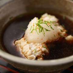 明石産の新鮮なマアナゴを使用。プリプリとした食感を楽しむ『伝助穴子　湯引き』