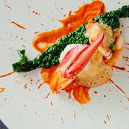 旨みや香り、食感など、溢れる魅力が一皿に集結『オマール海老のロースト　旬野菜　甲殻類のソース』