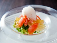 ・季節の一品
・ズワイ蟹とトマトのサラダ
・季節野菜のスープ
・お魚料理
・淡路椚座牛サーロイン
・デザート
・コーヒーまたは紅茶
・パン