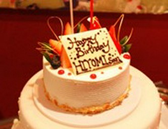 ホールケーキがついたプランです。さまざまな記念日を心に残る料理と共に…　2日前までにご予約ください