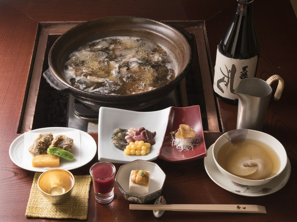 大人の女性たちのご褒美ディナー、珍しい料理満載のコース