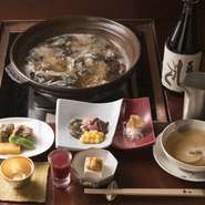 すっぽんの魅力を味わいつくすコースは、『珍味カルパッチョ』や『活血』など珍しい料理が並びます。美味しくて話題性もあり、美容効果も期待できるとあって、大人の女子会にも好評です。