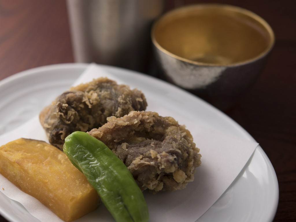 外はカリっと、中はジューシーで絶妙な歯ごたえの『から揚げ』