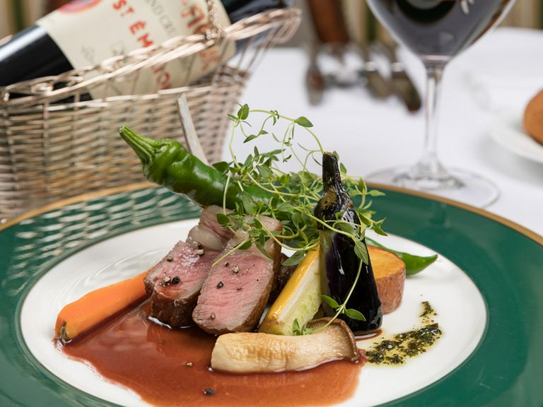 オーストラリア産仔羊肉のロースト 赤ワインソース