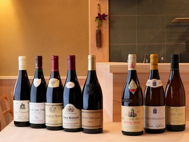 ワインを種類豊富に取り揃え、それに合った料理も提供