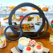 ティータイムには季節限定のデザートビュッフェやアフタヌーンティーが行われています。それぞれの時間帯でそれぞれの料理を愉しめるような、アイデアが練り込まれています。