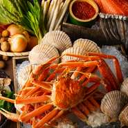 羽田市場の“超速鮮魚”から、新鮮で美味しい魚介類を仕入れています。日々、神経を使いますが、ゲストへ自信を持って提供することが出来ますね。取引先との信頼関係は、安心へと繋がります。
