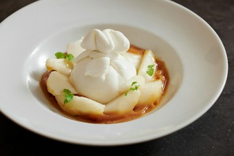 渋谷モッツァレラブッラータ 旬のフルーツ