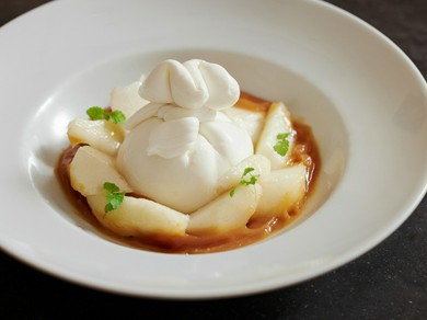 渋谷モッツァレラブッラータ 旬のフルーツ