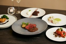 旬な食材をさまざまな調理法で味わう定番コース。