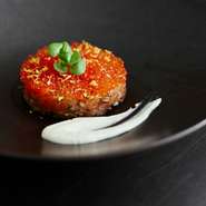 ・ご予約当日
当日15分以上ご連絡やご来店がない場合はキャンセル扱いとし、当日キャンセルはご予約料金の100％を頂戴します
アレルギー食材がございましたら詳細までご記入ください（例：甲殻類アレルギーですがお出汁は可能、貝類が苦手等）
※記載がない場合、重篤なアレルギーはご対応致しかねる場合がございます
※季節や食材の仕入状況により内容を一部変更する場合があります
※価格には消費税およびサービス料が含まれます