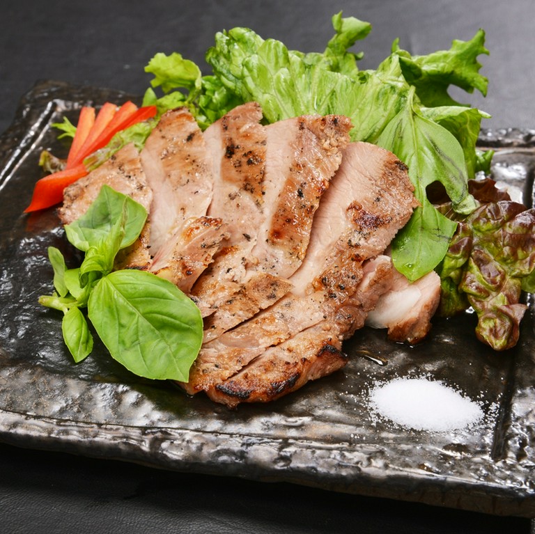 地鶏の一枚岩塩焼き