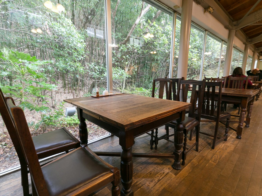 洗練された上質な空間。マダムが集う大人の社交場