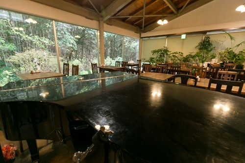 ひと月の大半開催されている、ノーチャージのライブ