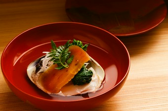 純但馬の美しい味わいと、お野菜の優しい香りの"季節の御椀"