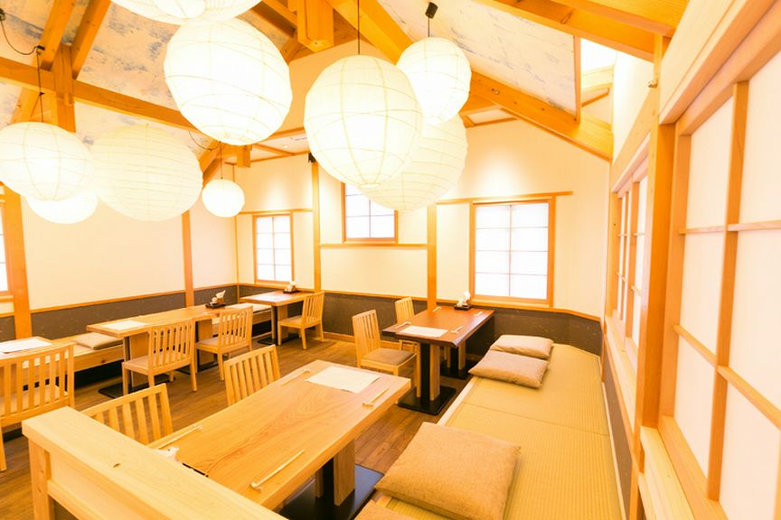 居心地の良い畳いすと厳選されたメニューでファミリーにも対応