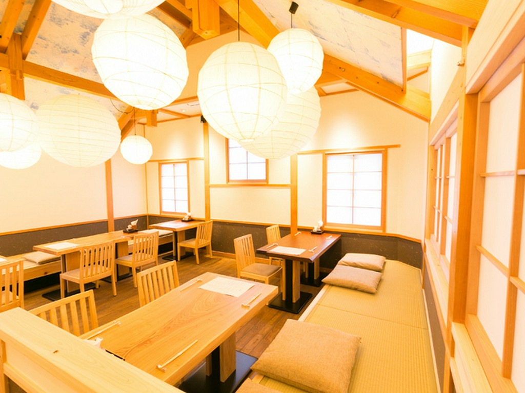 居心地の良い畳いすと厳選されたメニューでファミリーにも対応